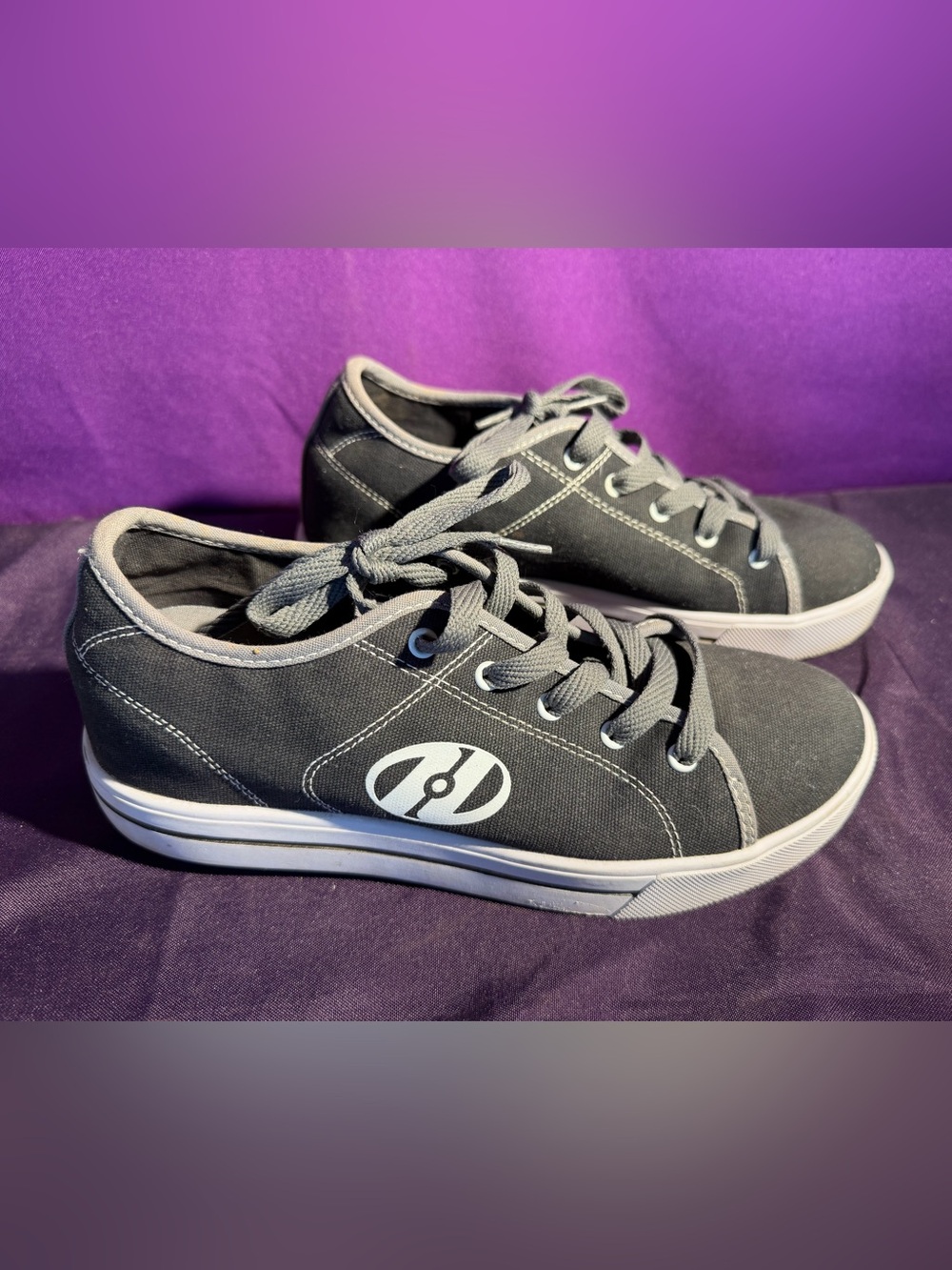 Heelys Mens Gray Canvas Roller Skate Shoes Lace Up Low Top Size 8
